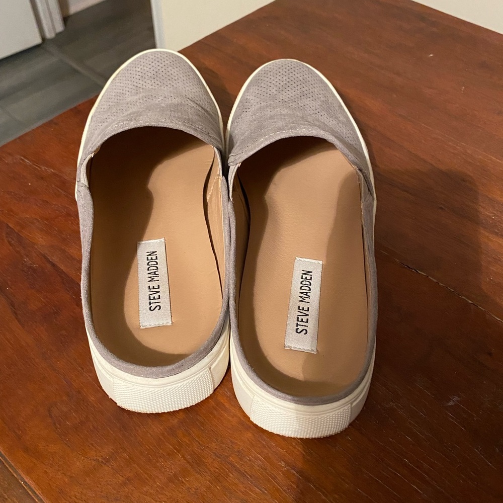 Steve Madden slip ons